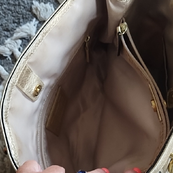 Coach Penelope Cream and Gold Shoulder Bag With Protective Feet*EUC* - Picture 4 of 6